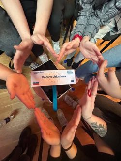 661744155 122266182554499419 2039272525895643933 n